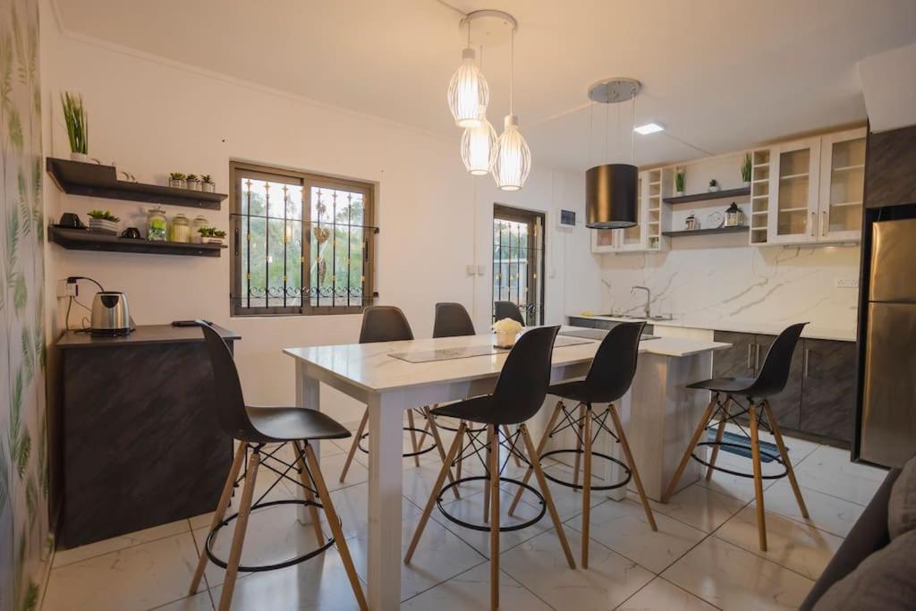 Le Palmiste Lovely 2-Bedroom Duplex With Pool Grand Gaube Exterior foto